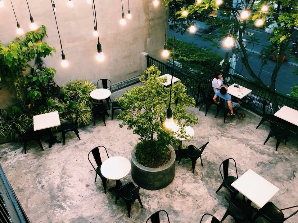 cafes open in saigon at night