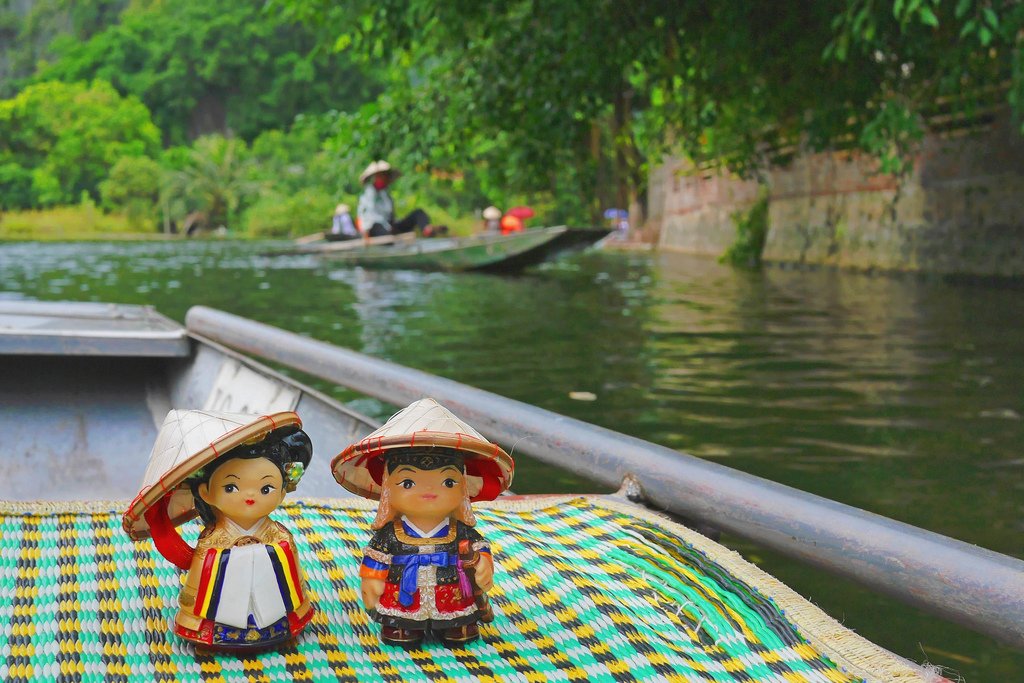 ninh binh trang an caves grottoes