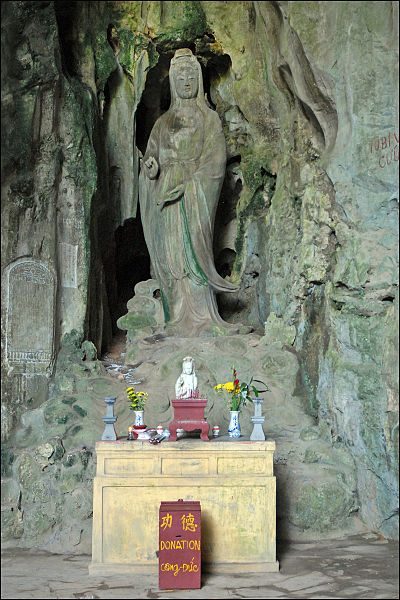 400px-quan_am_montagne_de_marbre_danang-400x600-1 marble mountains guide