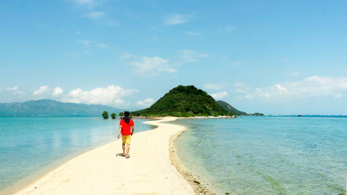 beaches close to nha trang