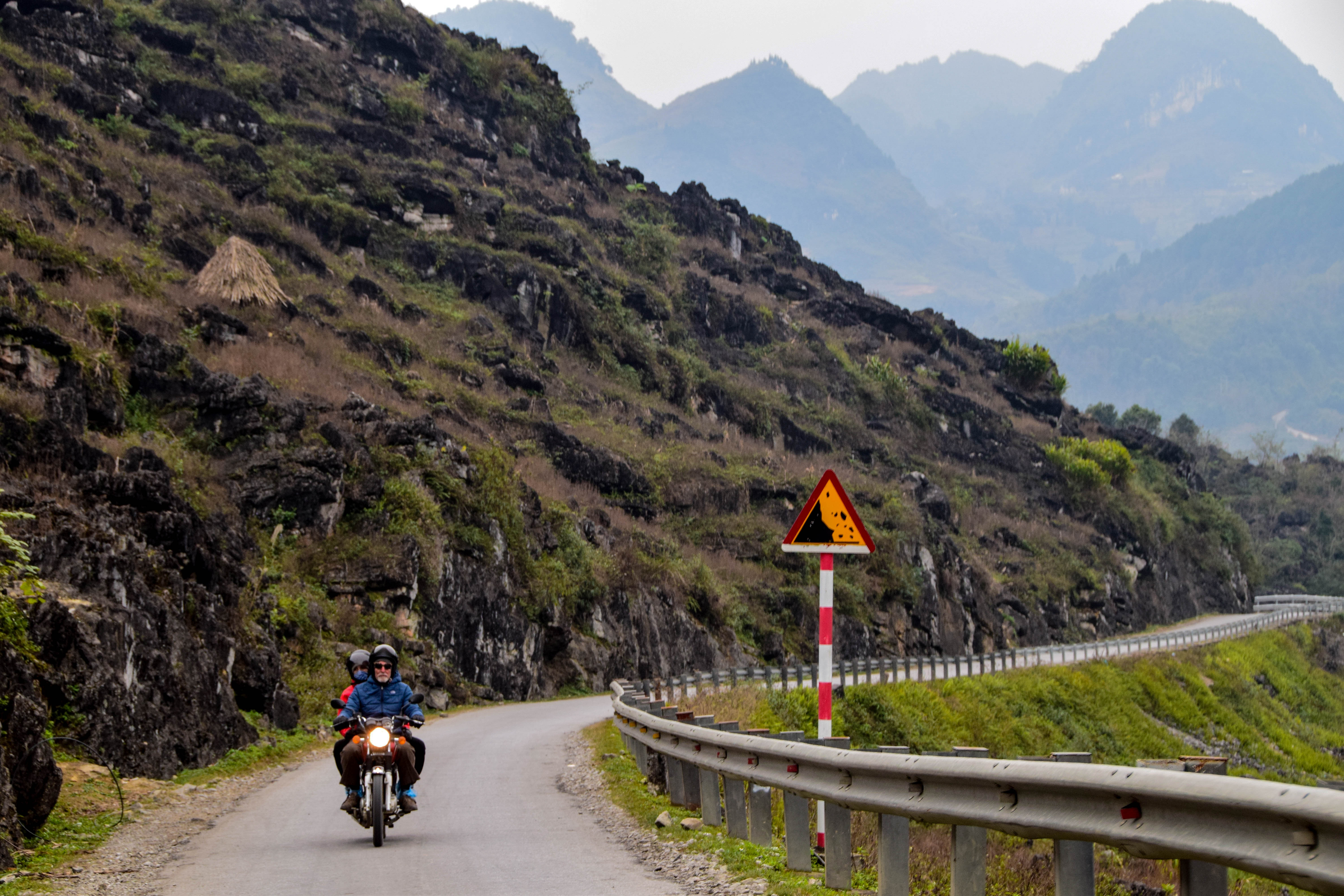 riding motorbike route to ha giang