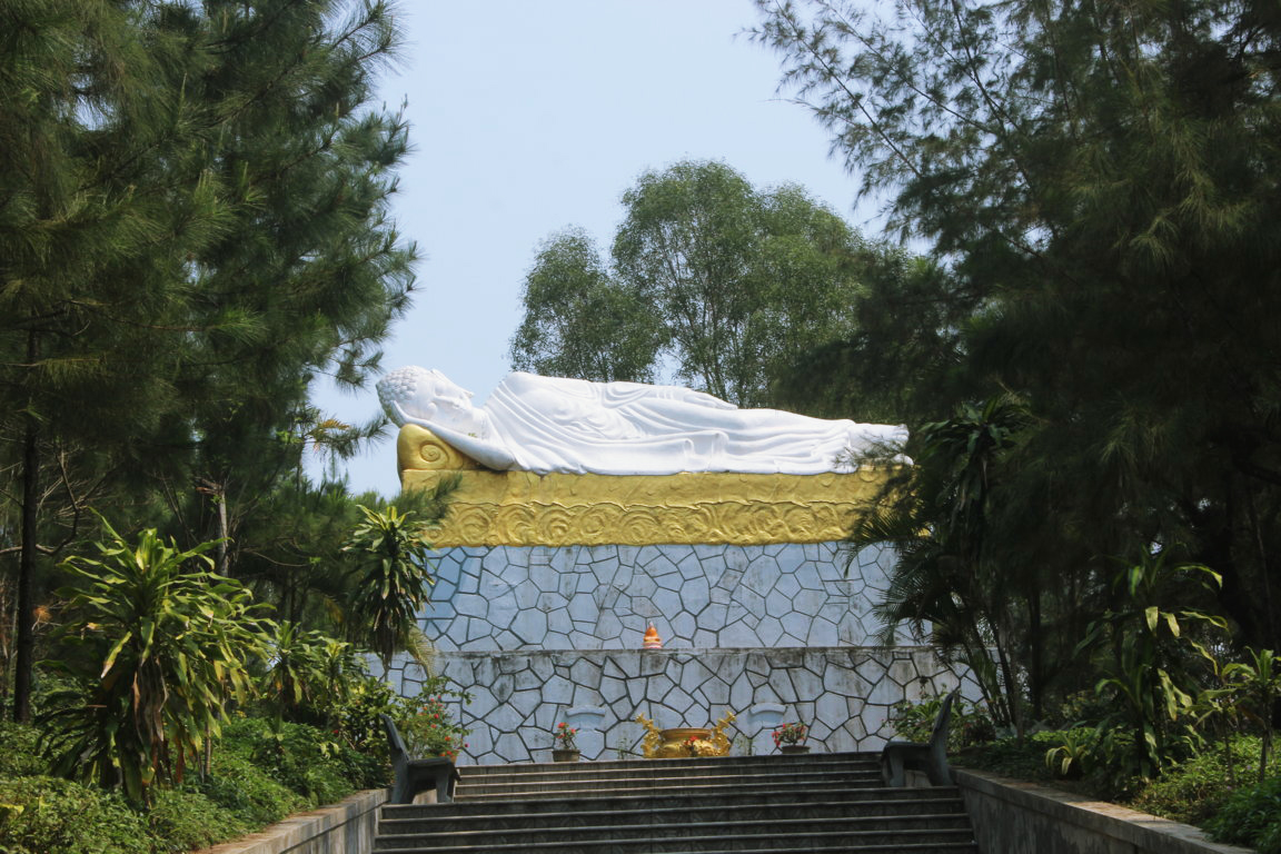huyen-lam- hue pagoda