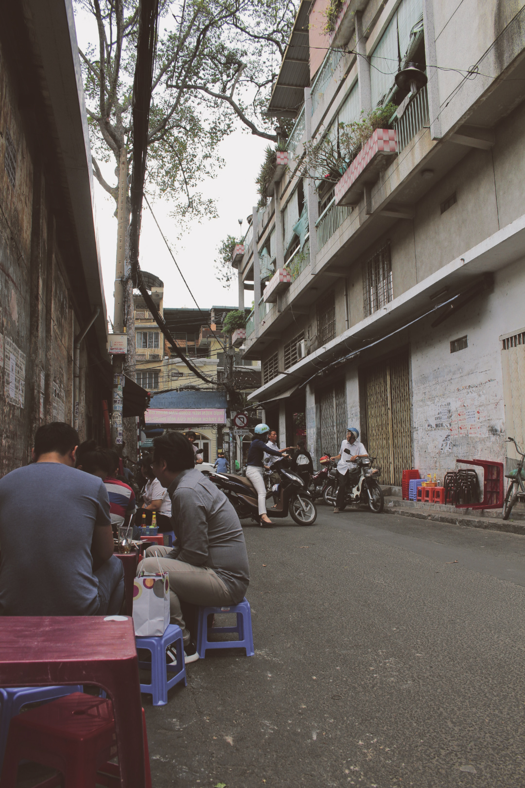 oldest street food stalls saigon