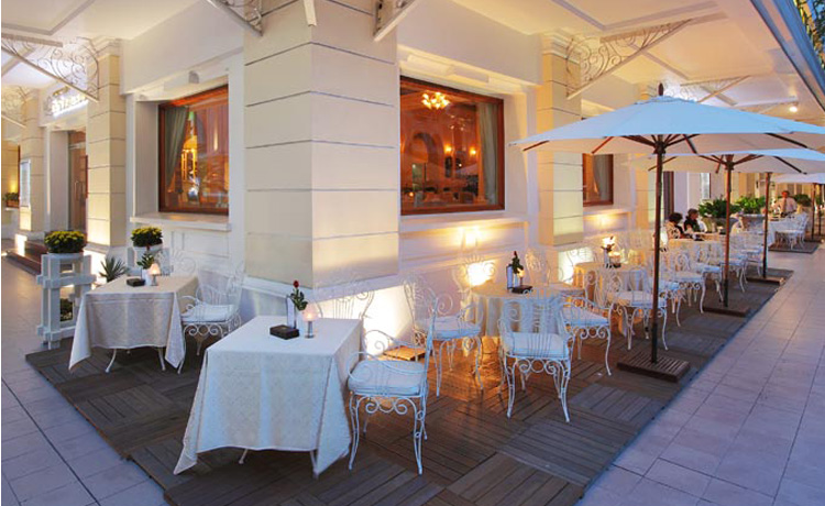 cafe-terrace-continental-saigon