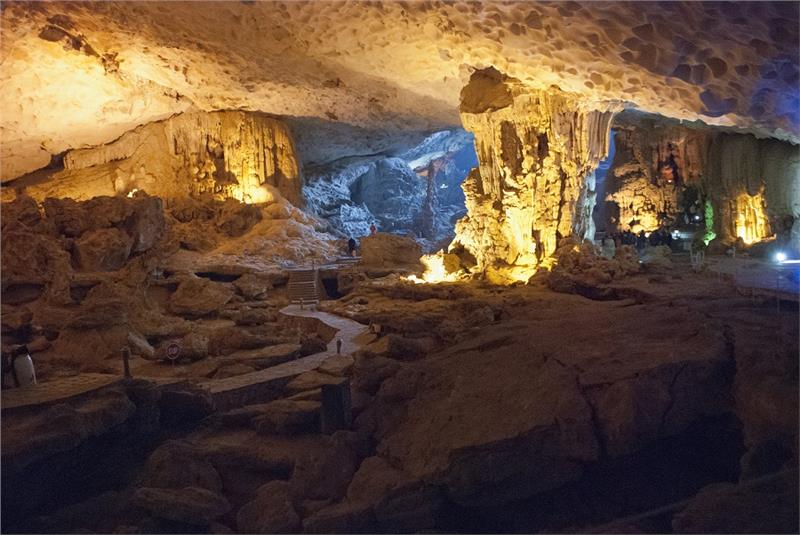 dau-go-cave-in-halong-bay-483