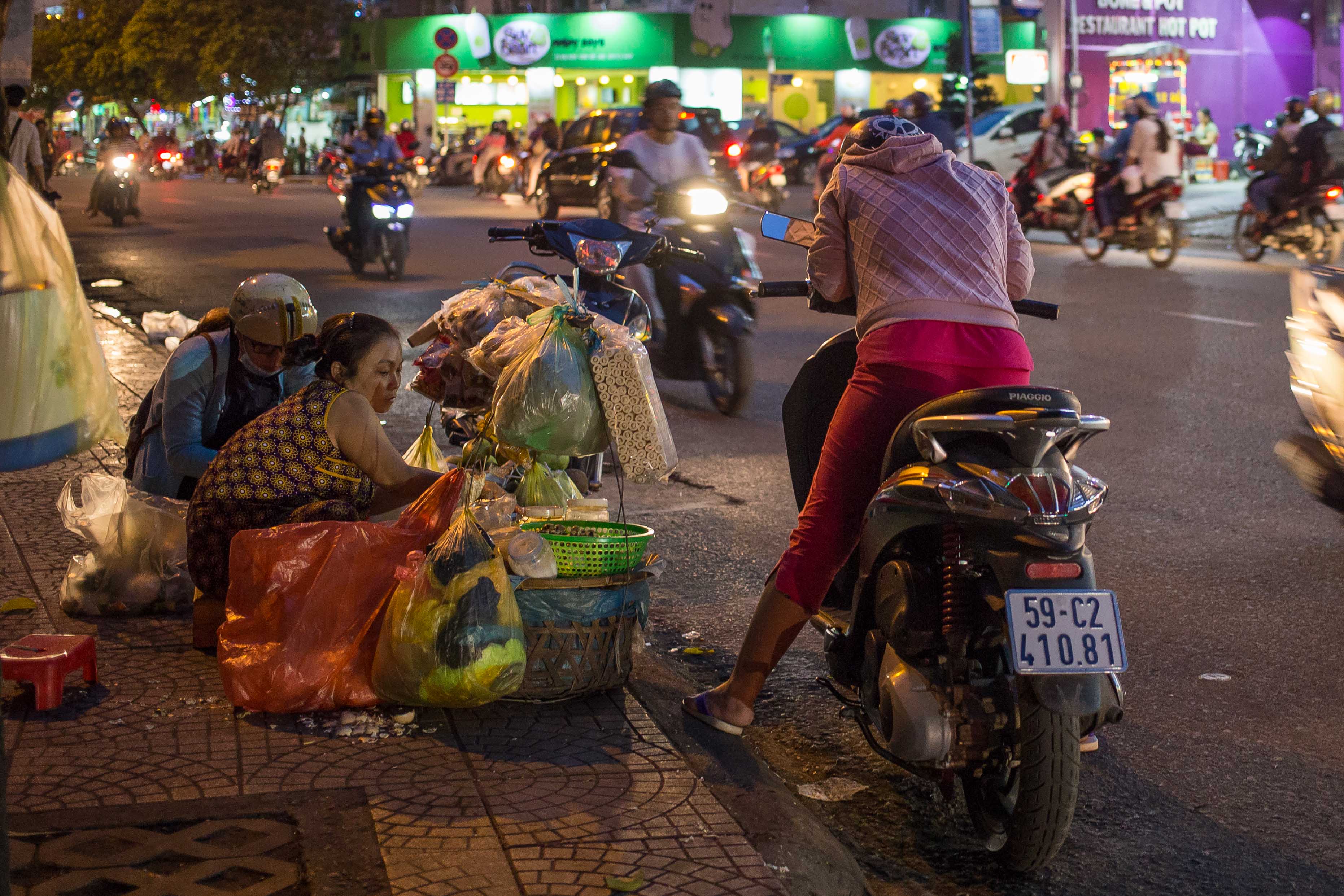 is eating street food in vietnam safe