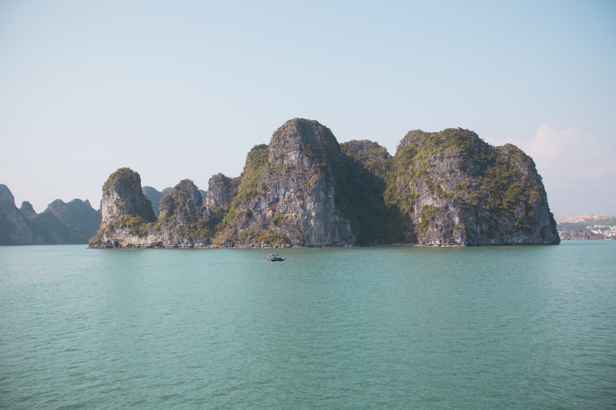 the best ha long bay tours for different budgets