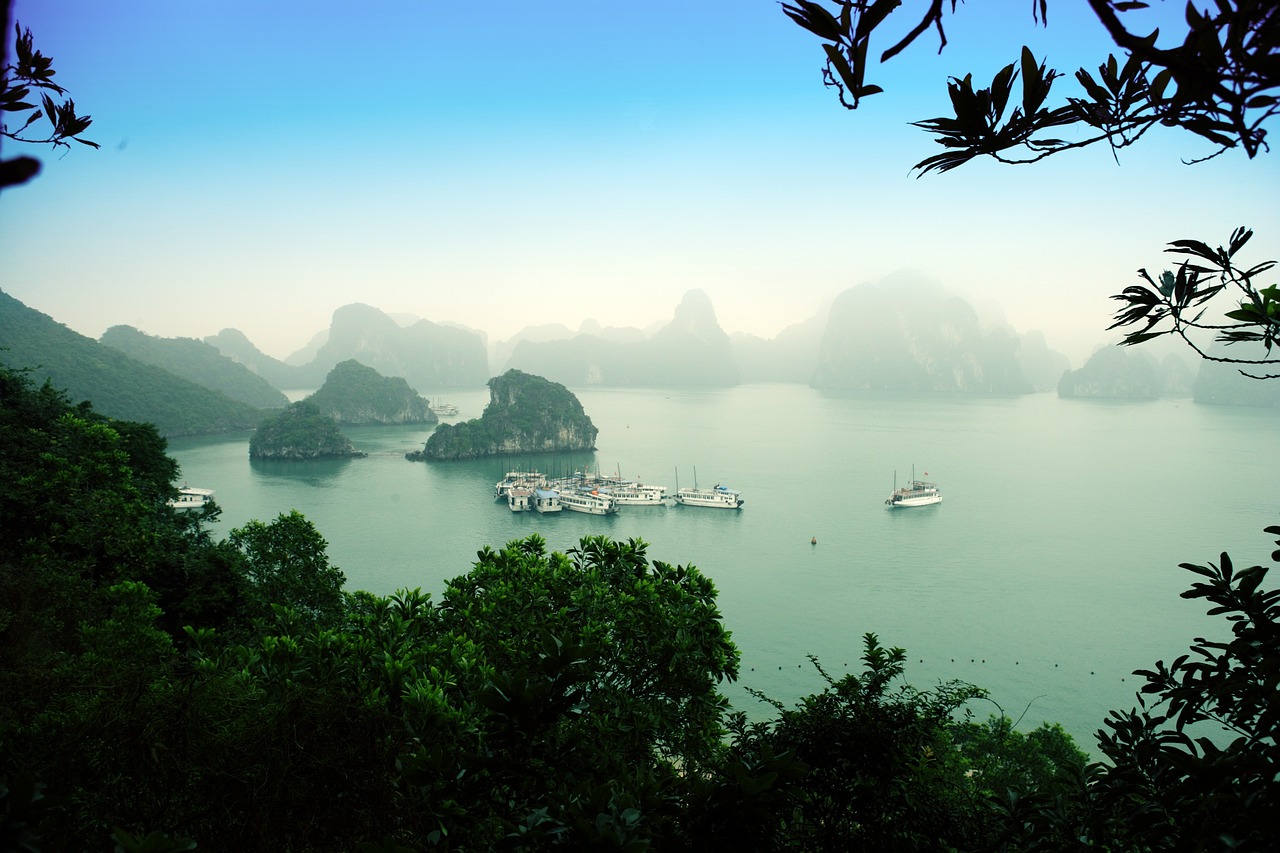 when is the best time to visit ha long bay