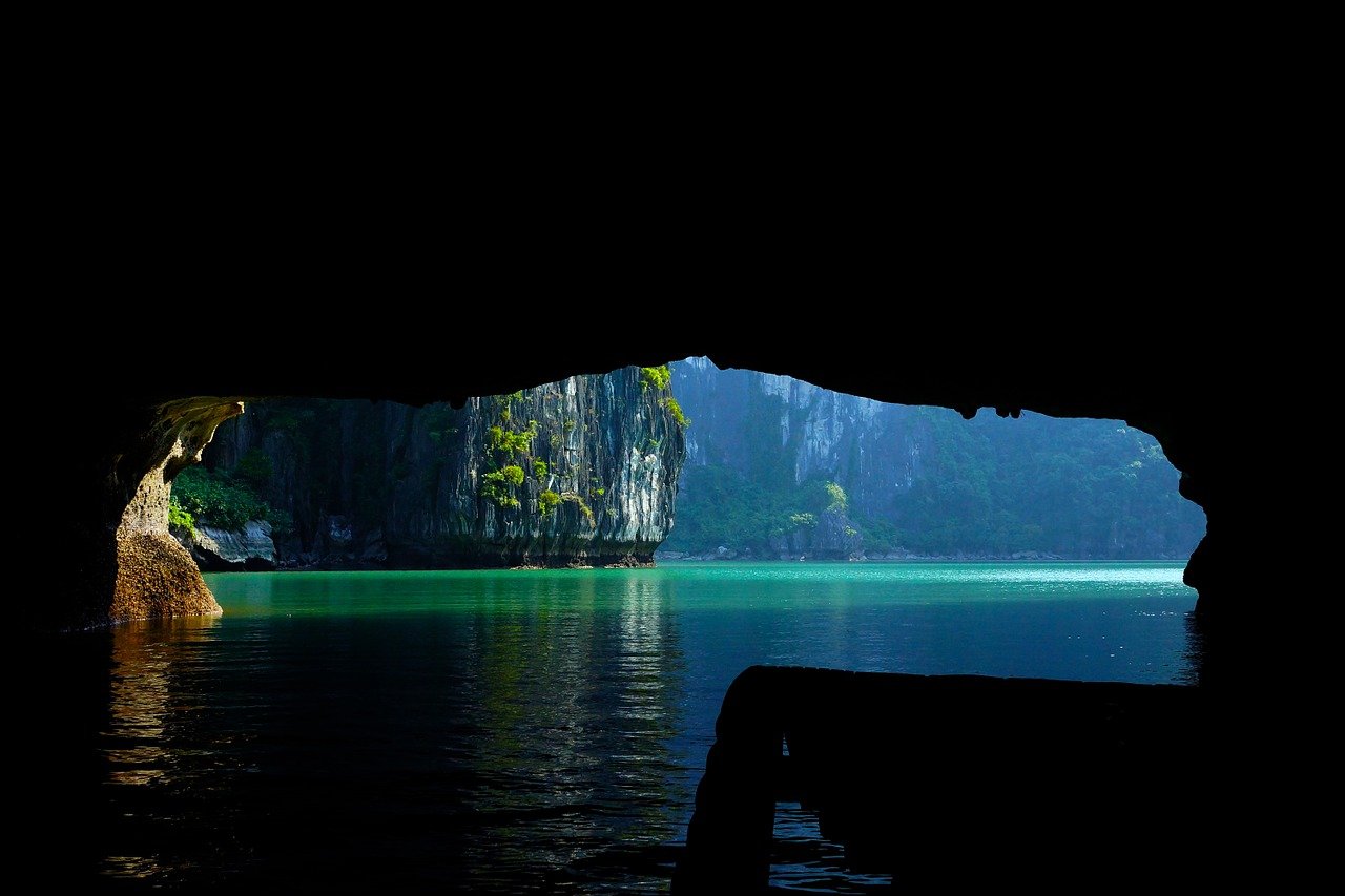 when is the best time to visit halong bay