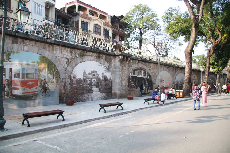 where are the train tracks in hanoi