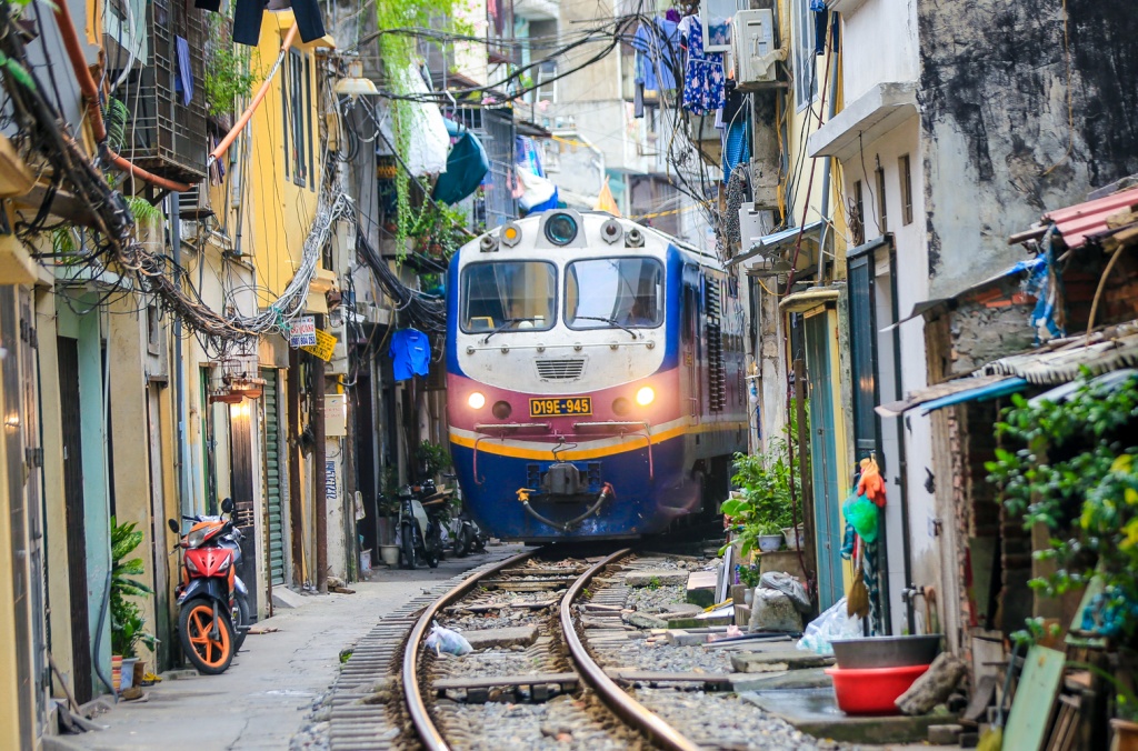 the hanoi train street