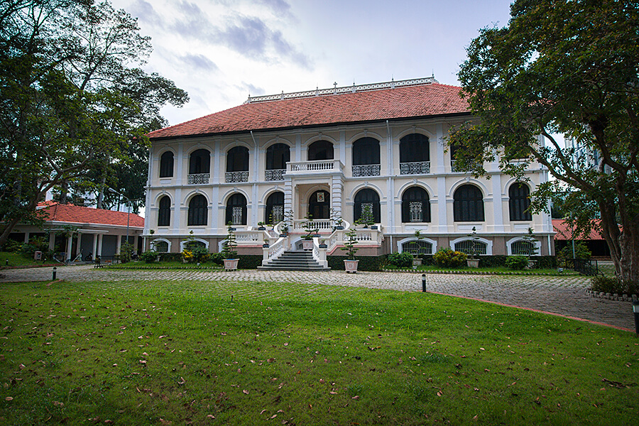 walk around saigon walking tour