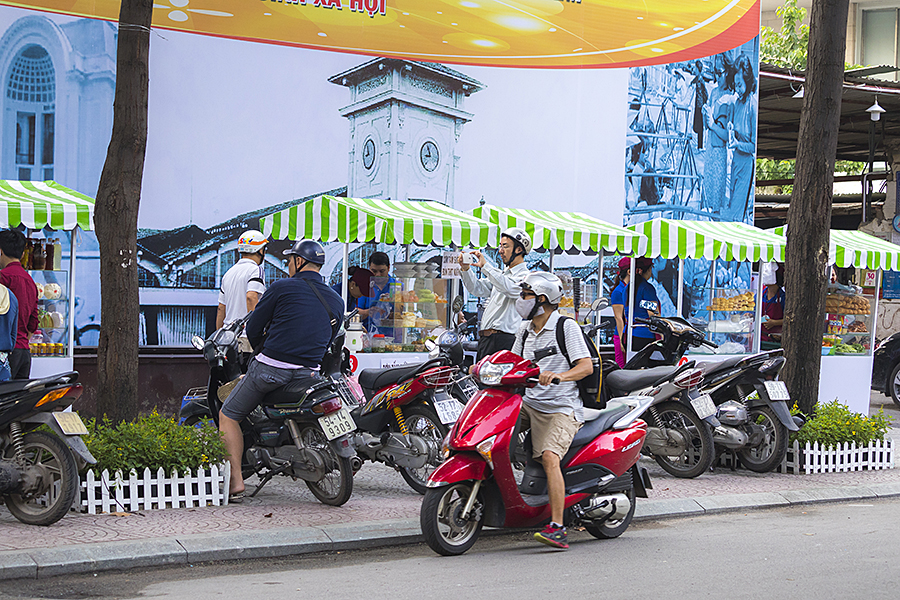 street food in saigon