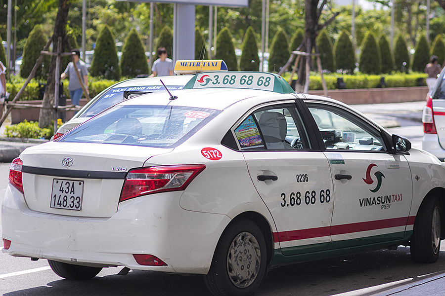 taxis in hue vietnam