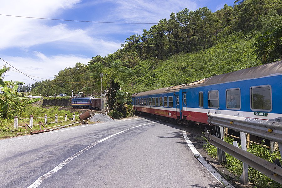 how to get to quy nhon by train