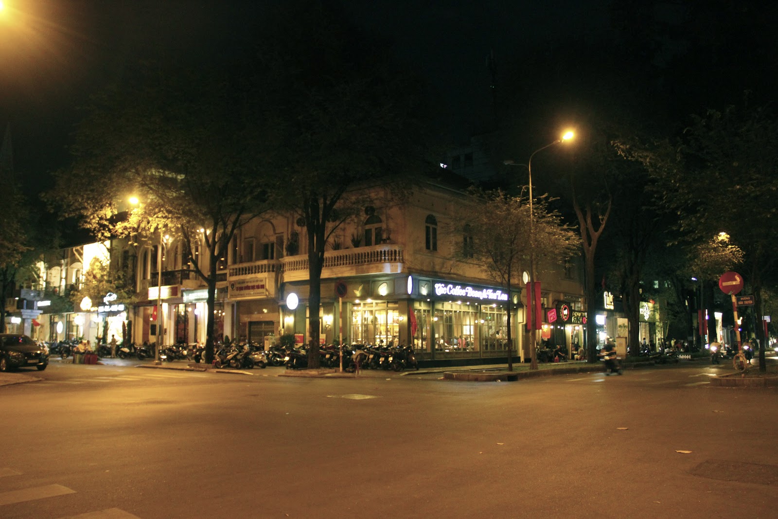 all night cafes in saigon