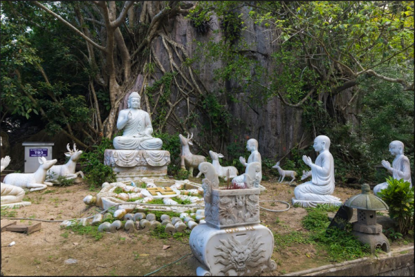 Buddha and Anna Konada - marble mountain