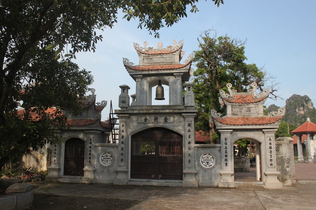 temple of king le hoa lu ninh binh