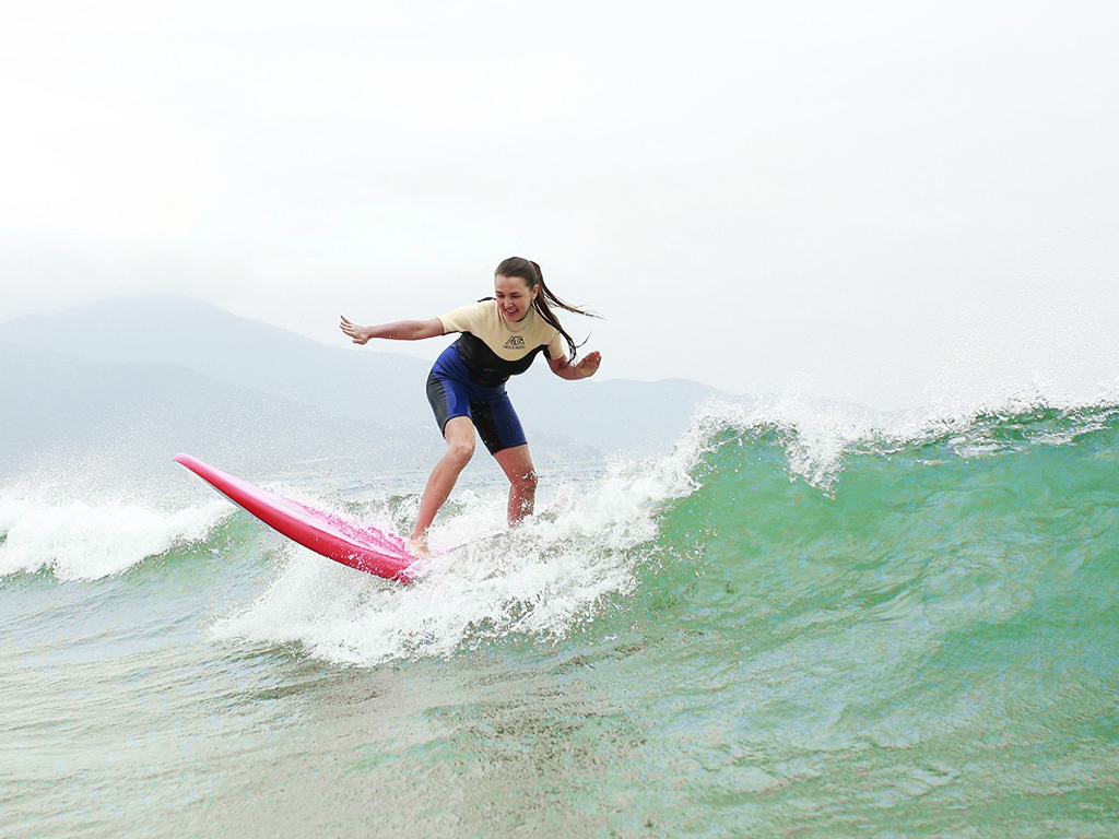 surfing in da nang