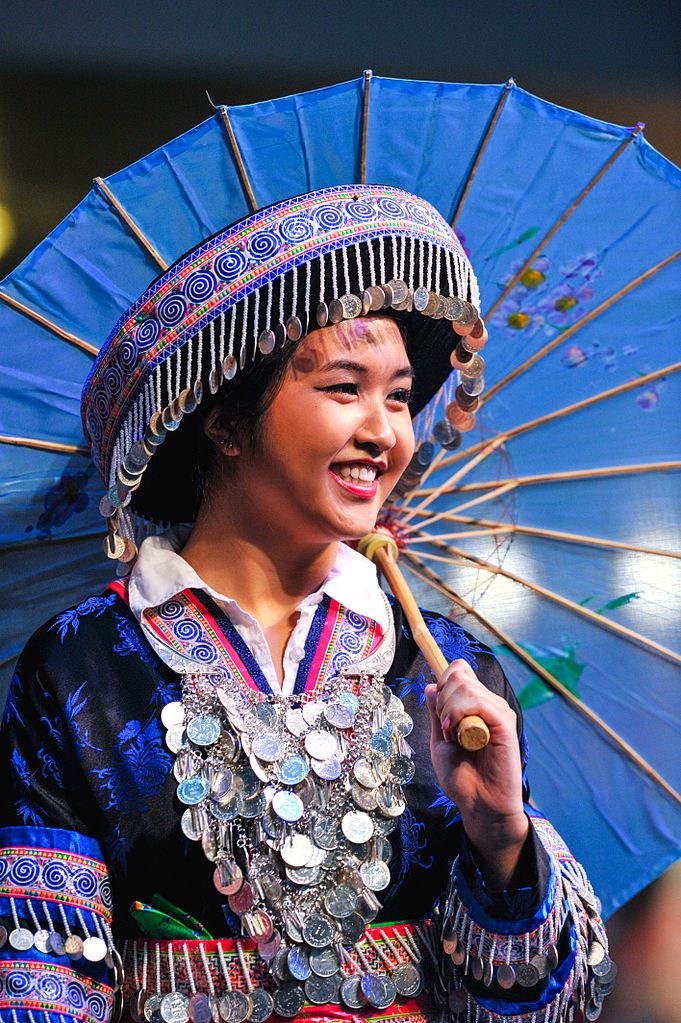 traditional_hmong_dress_at_festal_-_seattle_center_-_seattle_washington black hmong dress