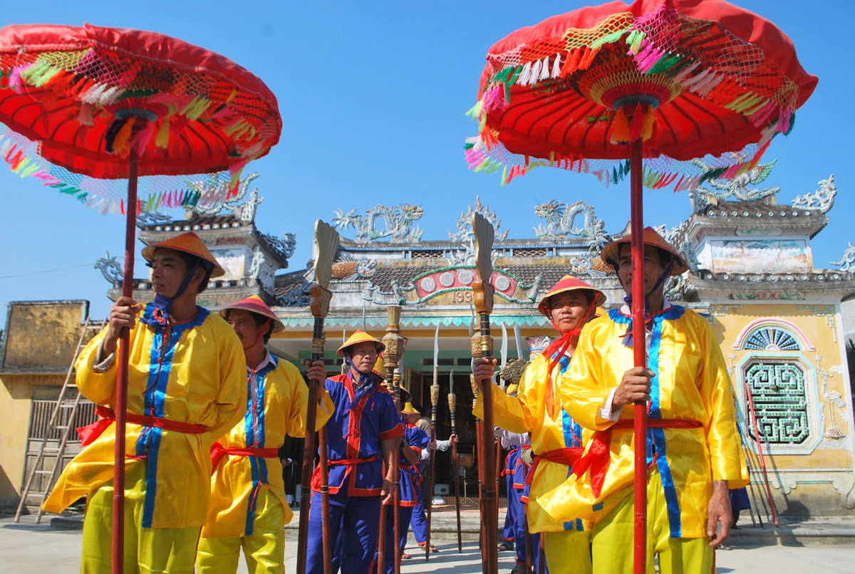 ve_lang_co_tuy_loan_xem_le_hoi_dinh_lang_1 tuy-loan-ancient-village-danang