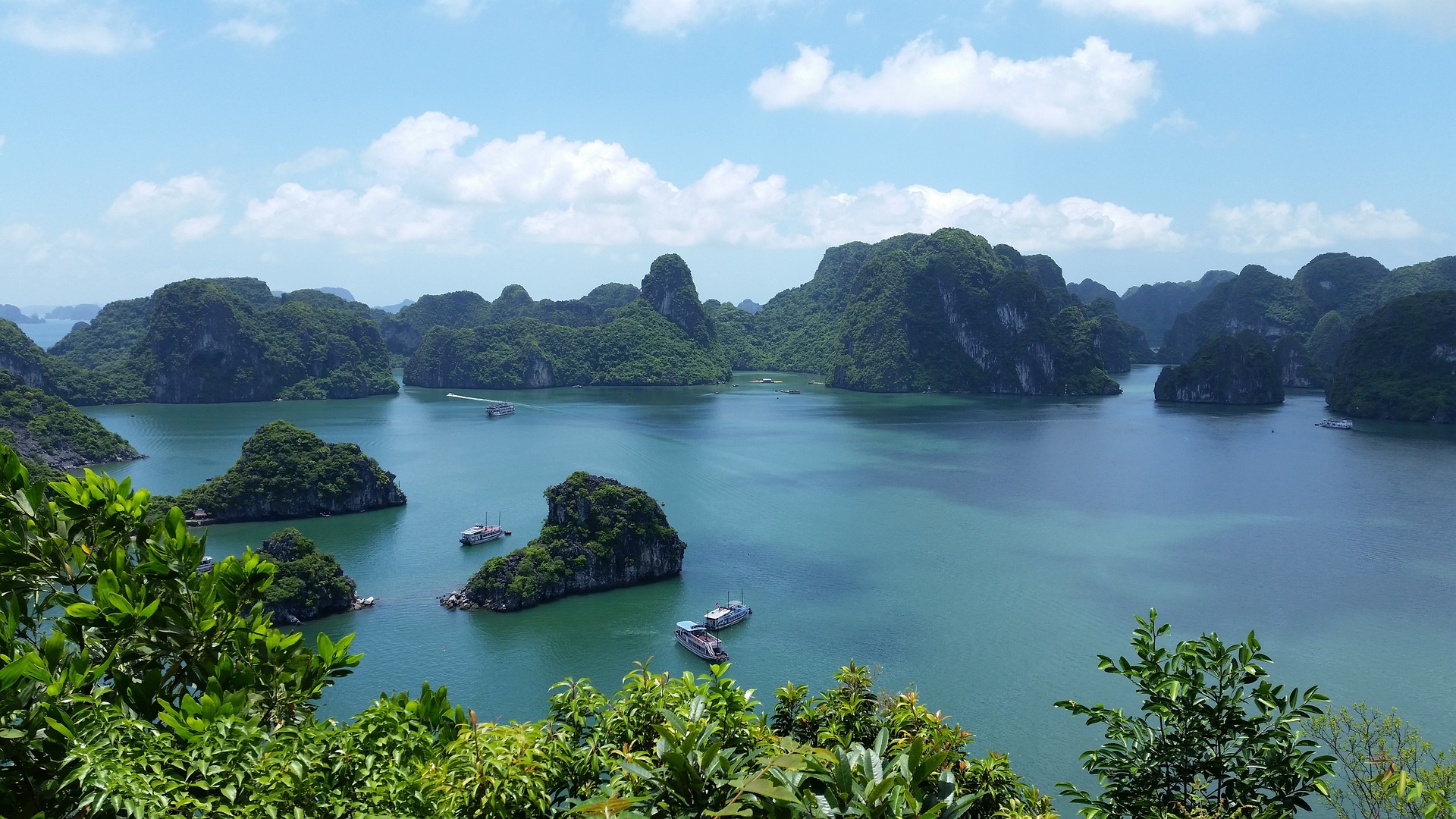 accommodation in ha long bay