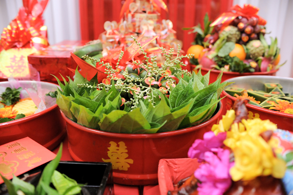 vietnamese wedding red gift box