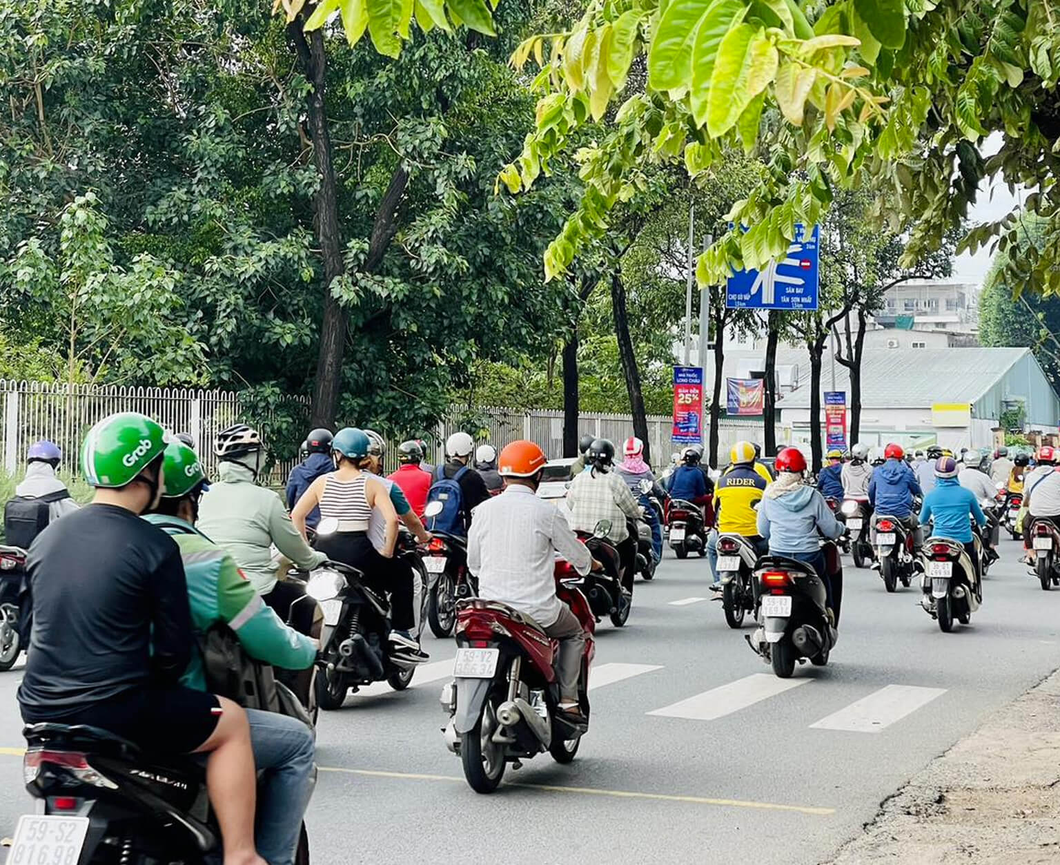 cross the streets in Vietnam