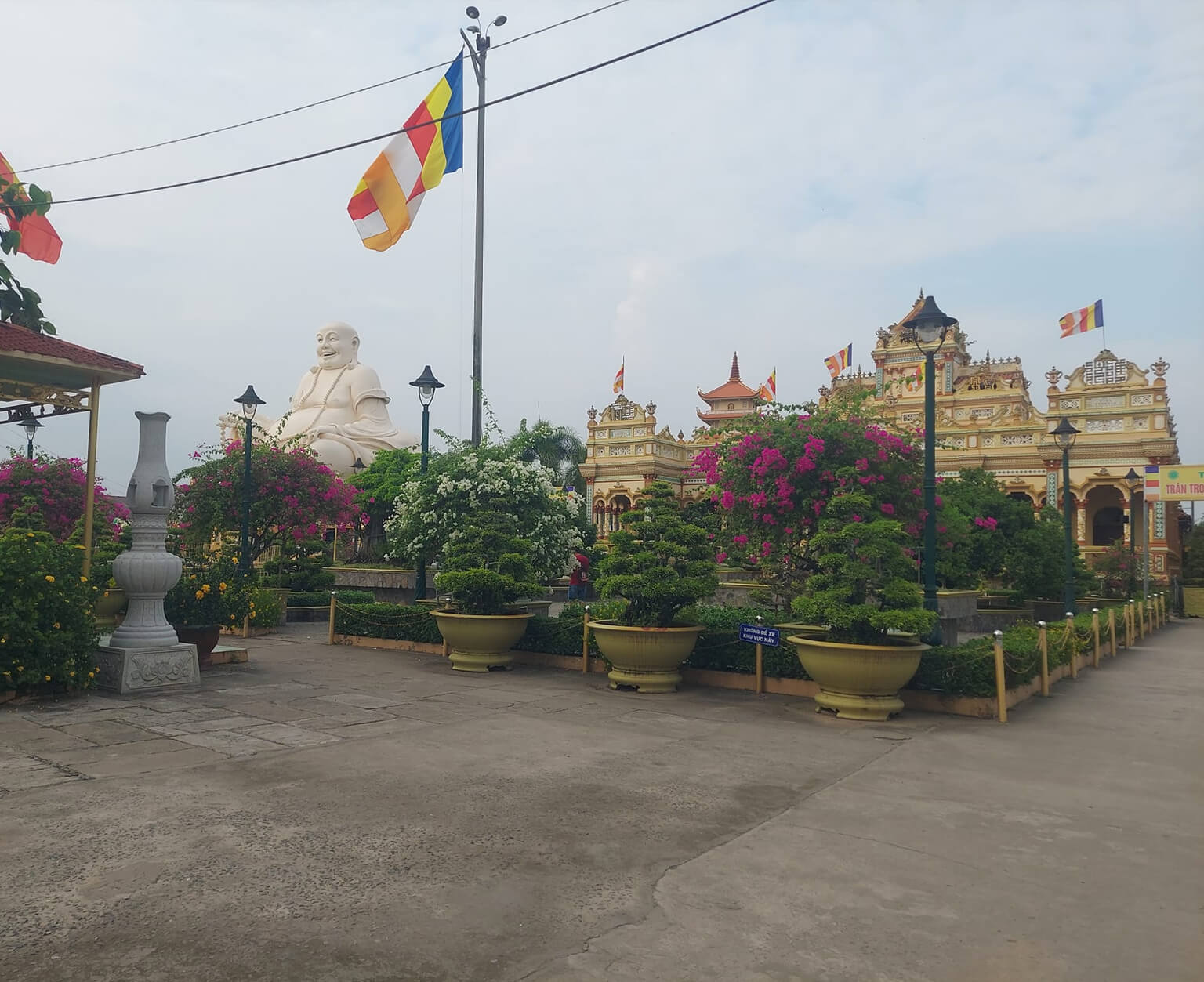 Vinh Trang temple